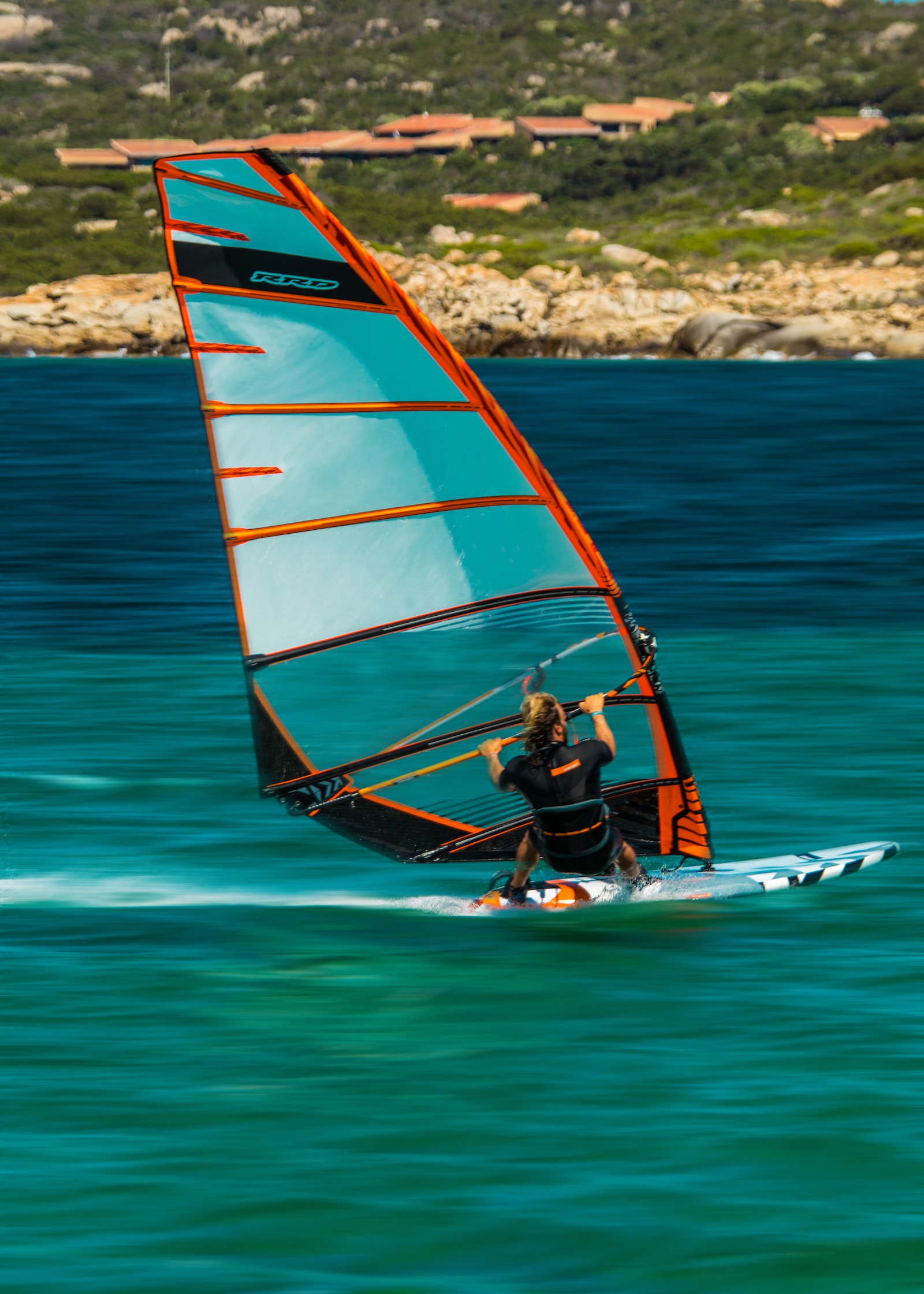 ulratra skvela plachta na windsurfing fire mk7 rrd windsurfing karlin